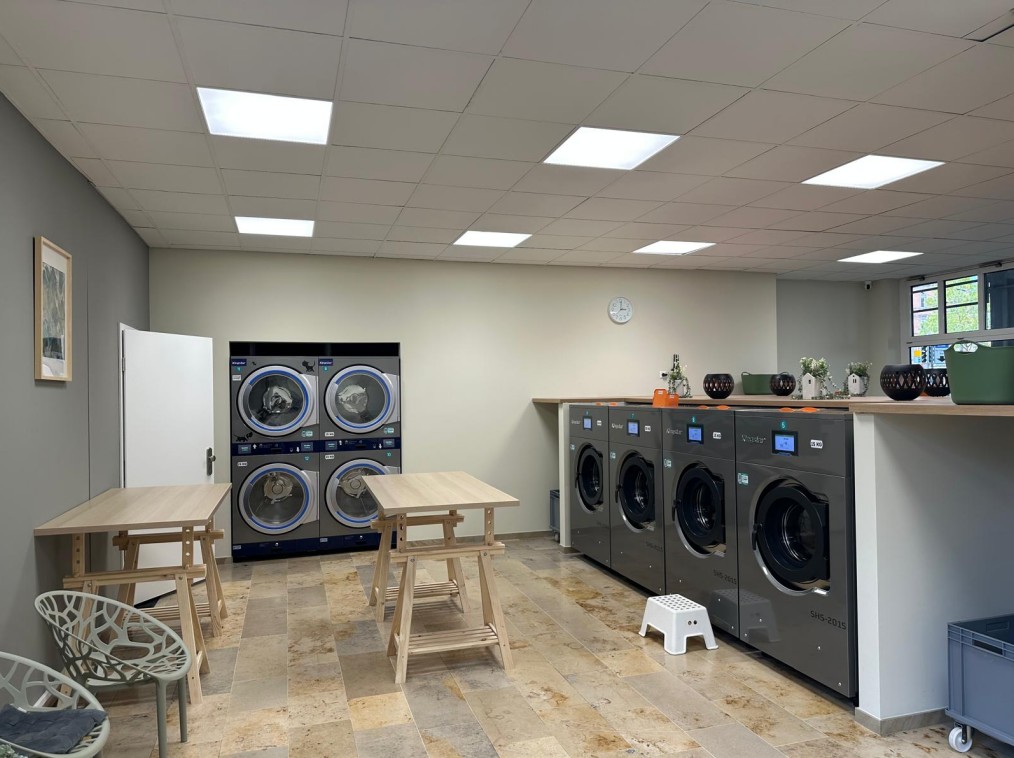 Der ultimative Leitfaden für industrielle Wäschereilösungen: Ausrüstung, Prozesse und Effizienz